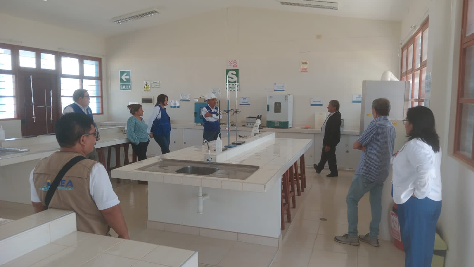 Gobierno Regional y contratista firman acta de entrega de terreno para mejoramiento de instituto Ricardo Ramos Plata de Sechura