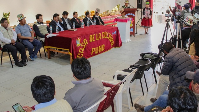 Aperturan exposición del torito de Checca Pupuja en la Casa de la Cultura