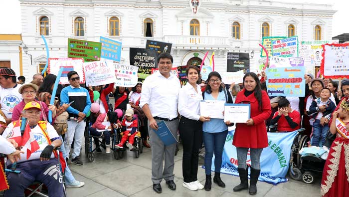 Programa Contigo inaugura semana de aniversario con pasacalle en La Libertad