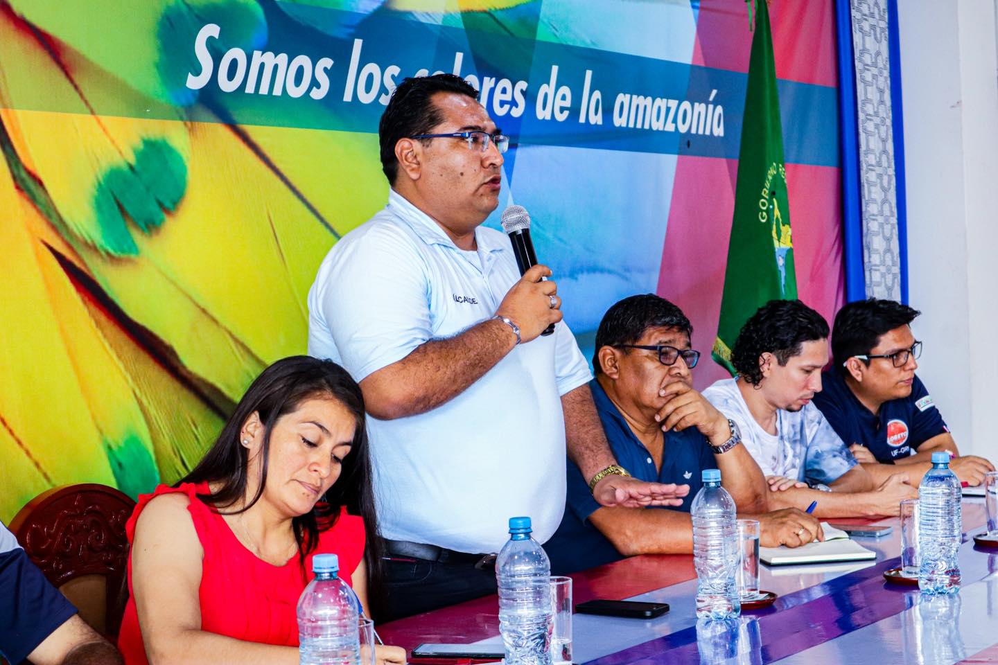 Alcalde Cesar Vidaurre y dirigentes de belรฉn sostienen Reuniรณn con gerente regional de Loreto.
