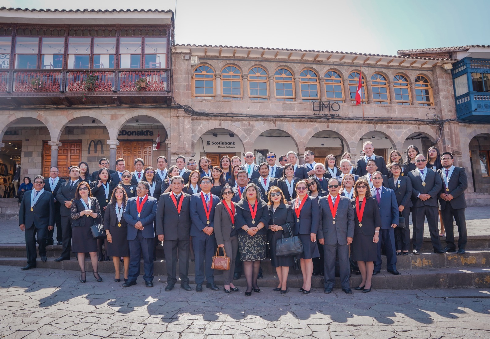 Familia Judicial Cusqueña participó en el izamiento del Pabellón Nacional y Desfie Cívico - Patriótico
