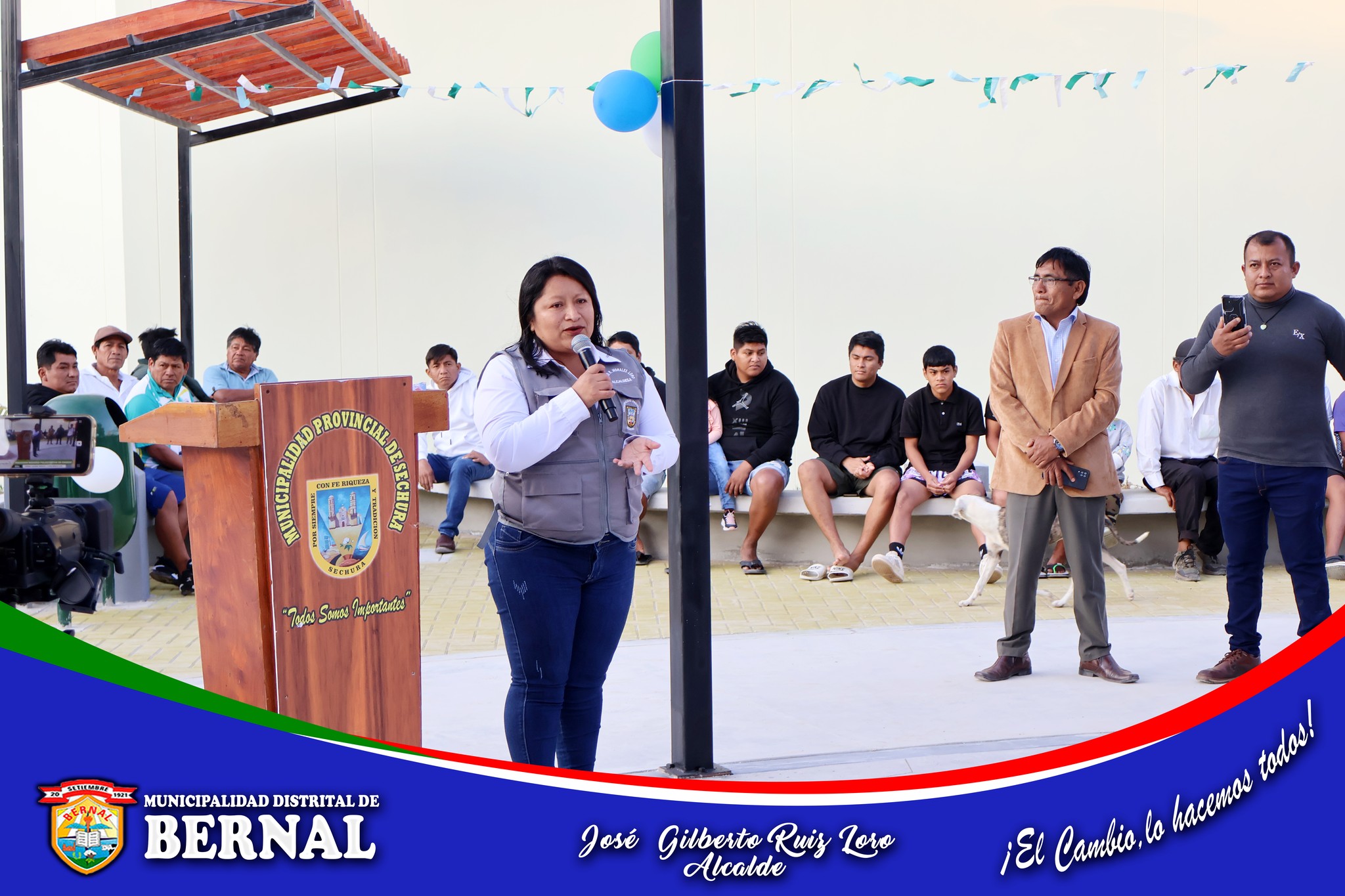 Alcalde de Sechura entrega moderno polideportivo a Nuevo Chancay con la participaci贸n del Alcalde del distrito de Bernal.