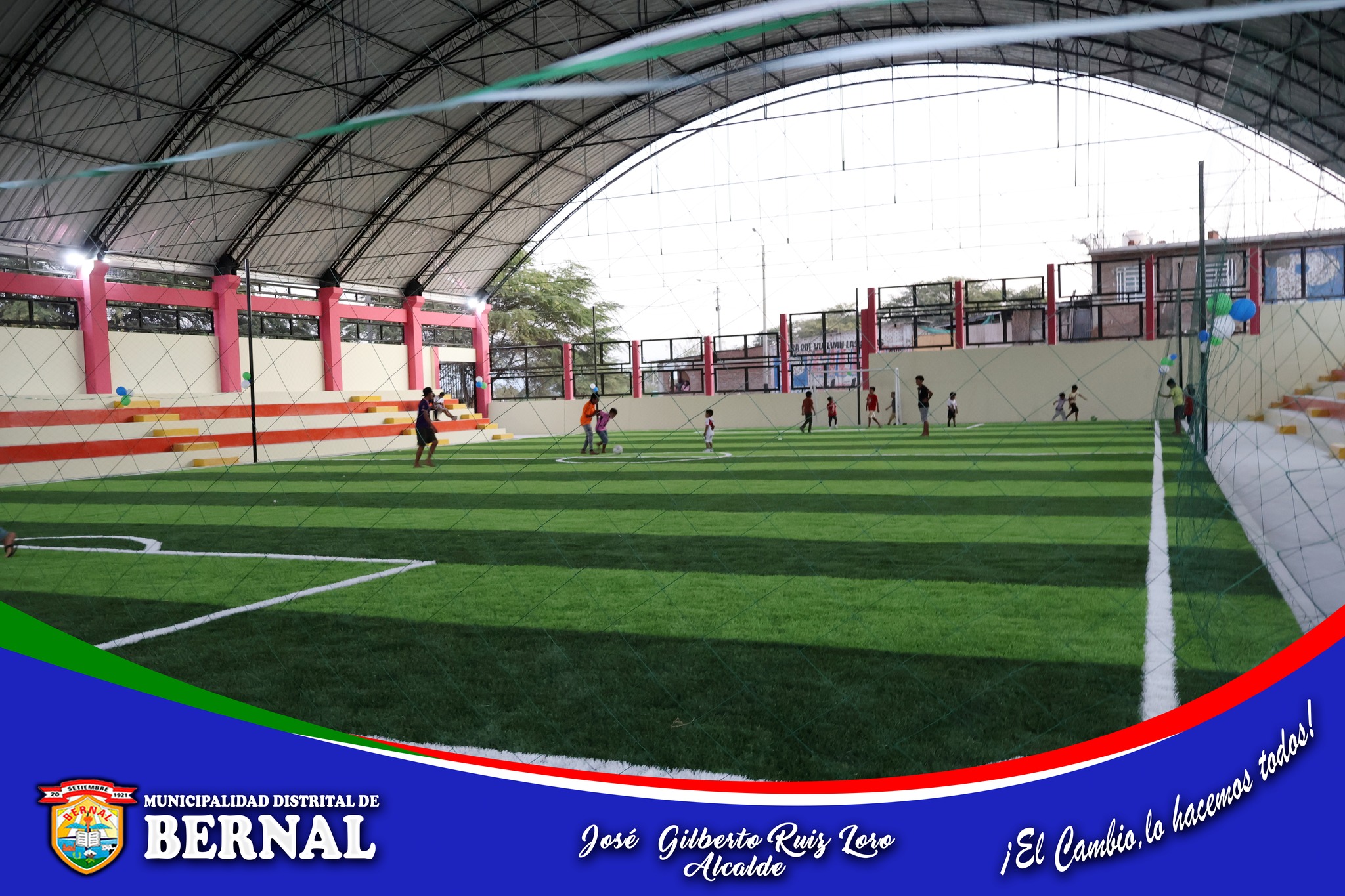 Alcalde de Sechura entrega moderno polideportivo a Nuevo Chancay con la participaci贸n del Alcalde del distrito de Bernal.