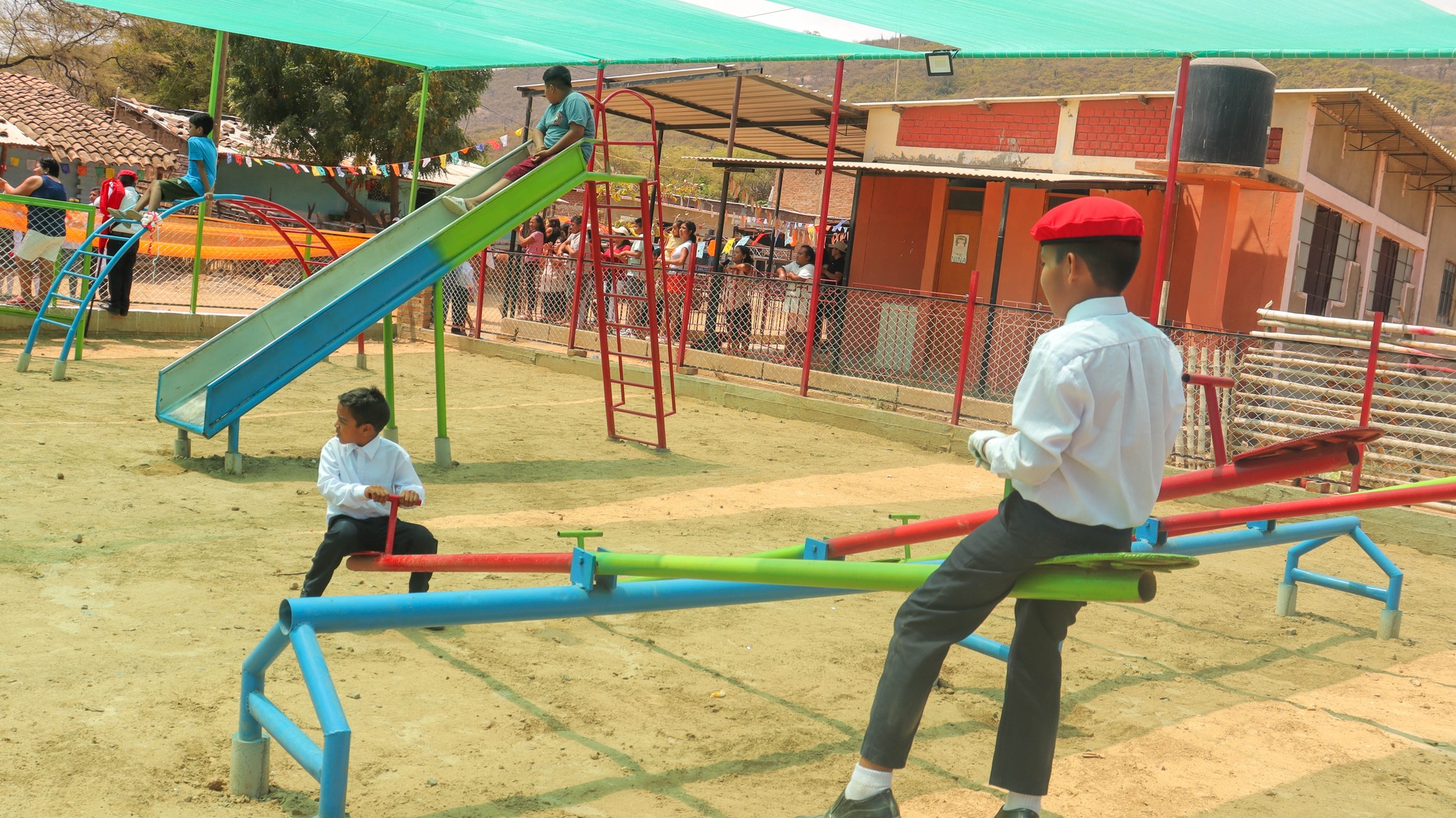 Alcalde Edin Sullón participa de inauguración de Parque Infantil "Fortaleza" en el Caserío Chisca Blanca.