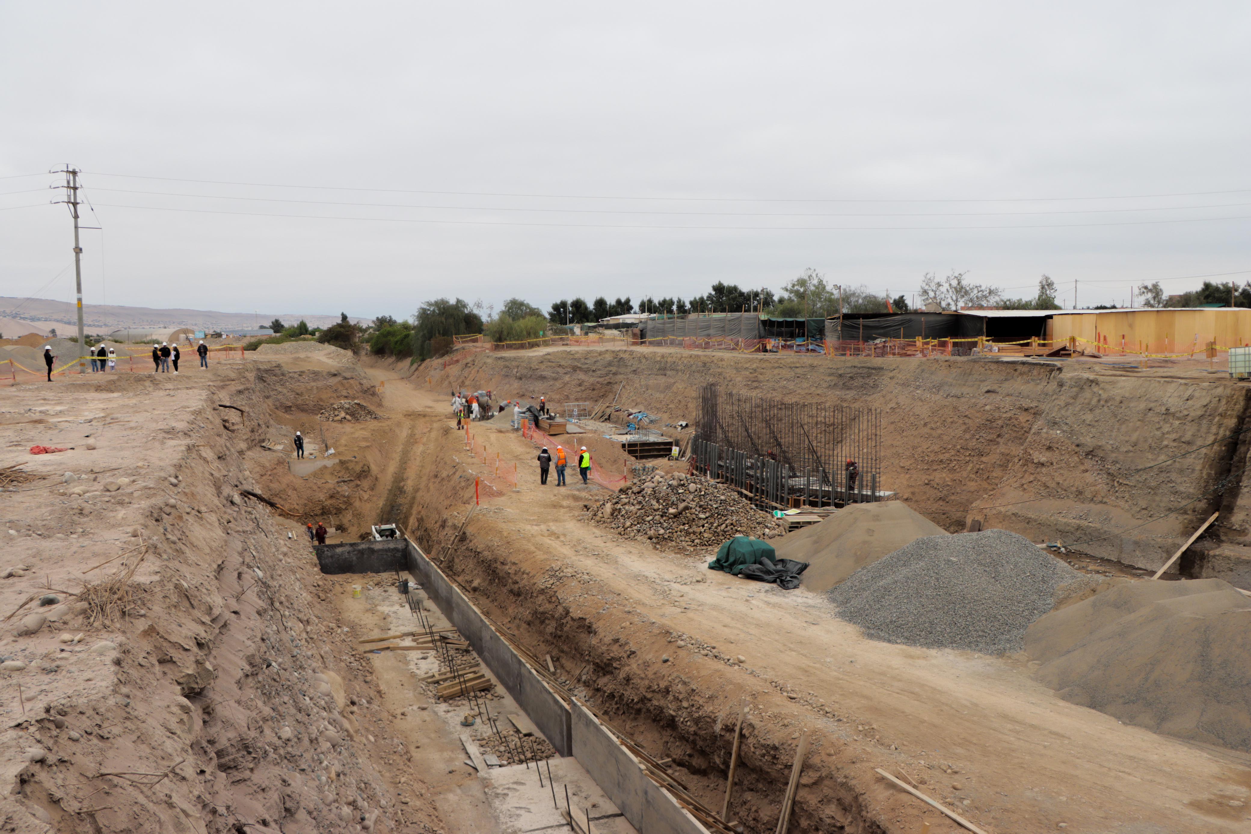 Ejecutan puente que conectará sector Río Seco en distrito albarracino