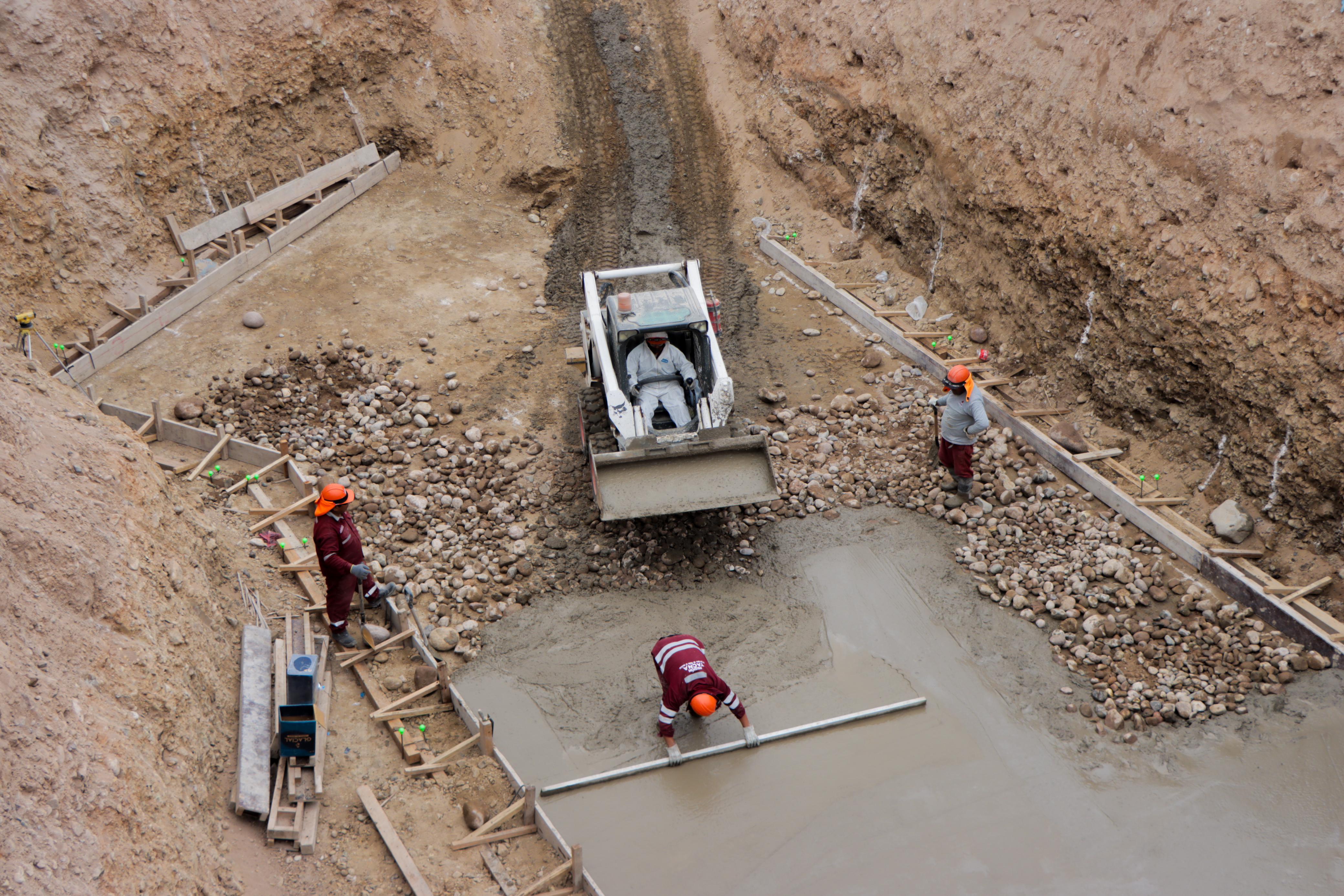 Ejecutan puente que conectará sector Río Seco en distrito albarracino