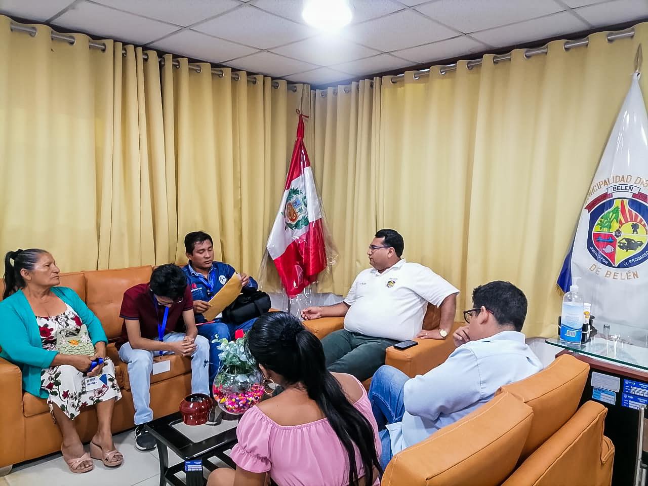 En su compromiso constante de atender las necesidades de la comunidad, el Alcalde Cesar Vidaurre Floridas sostuvo una importante reunión