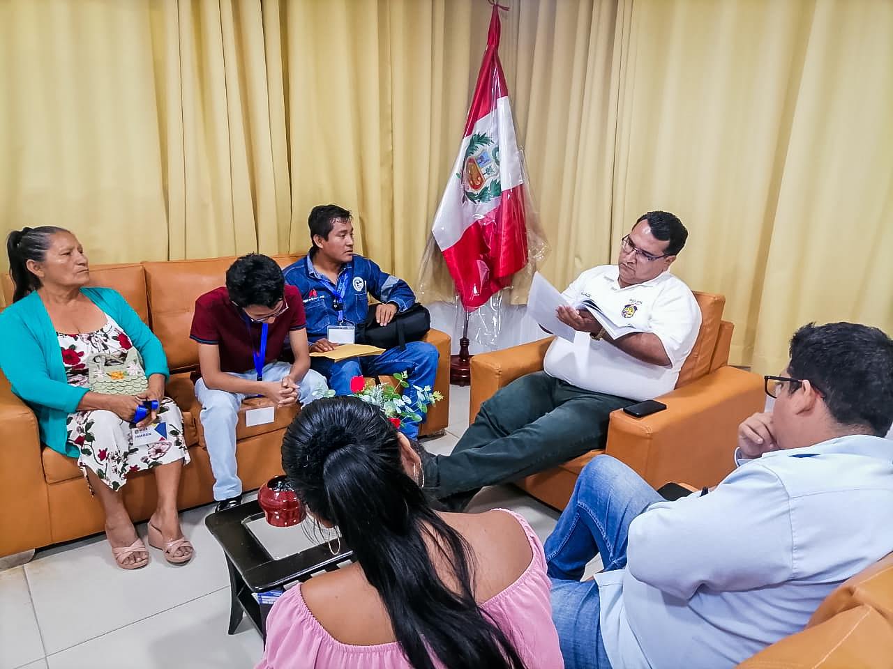 En su compromiso constante de atender las necesidades de la comunidad, el Alcalde Cesar Vidaurre Floridas sostuvo una importante reunión