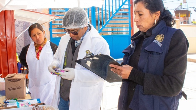 Para resguardar la salud de escolares, la Municipalidad de Puno realiza fiscalizaciones inopinadas a quioscos de instituciones educativas