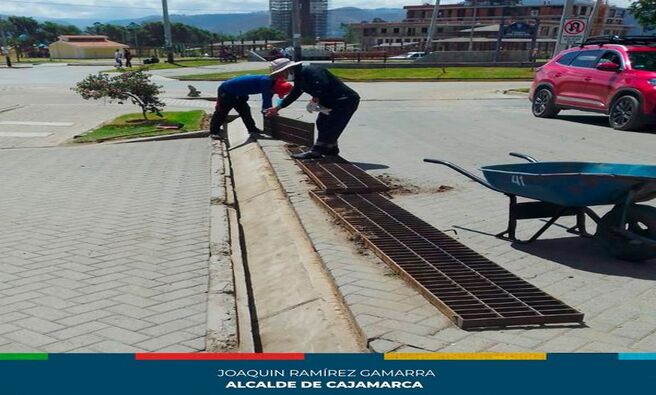 ✅ La Gerencia de Desarrollo Ambiental llevó a cabo una jornada de limpieza en el complejo Qhapaq Ñan, enfocándose en cunetas y rejillas de la zona.
✔ Esta actividad es parte de los esfuerzos continuos de la #MPC para mantener la infraestructura urbana en óptimas condiciones y prevenir obstrucciones en el drenaje pluvial.
🗣 Gracias al arduo trabajo del equipo de limpieza pública, se retiraron residuos acumulados que podrían causar inundaciones y afectar el entorno del complejo. Esta iniciativa no solo mejora la estética y funcionalidad de la zona, sino que también protege la integridad de este importante sitio cultural.