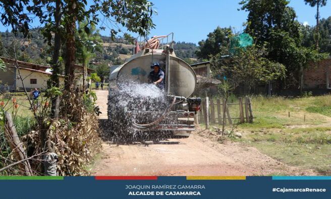 馃懛鈥嶁檪锔廘a MPC ha dado inicio a la pavimentaci贸n de la carretera principal en el Centro Poblado Nuevo Texas Cochapampa. Este proyecto de pavimento r铆gido se realiza bajo la modalidad de convenio con la participaci贸n de Yanacocha, el Gobierno Regional y el Ministerio de Transportes.
馃Wily Ispilco Chil贸n, alcalde de Nuevo Texas Cochapampa, destac贸 que, gracias a una gesti贸n conjunta con la Municipalidad Provincial, este proyecto beneficiar谩 a 2,500 habitantes, mejorando la transitabilidad y calidad de vida de las familias del centro poblado.