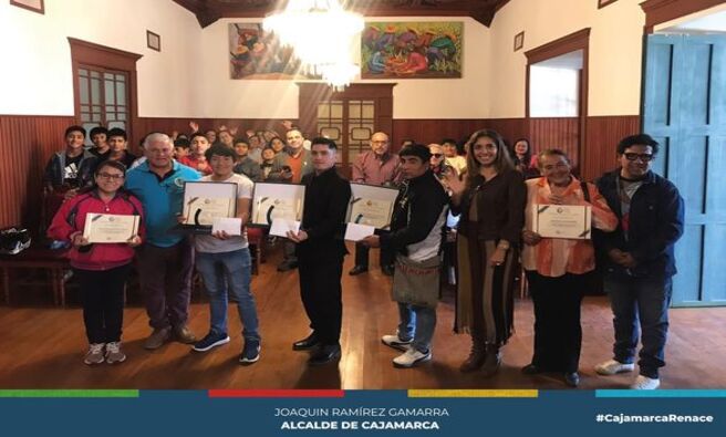 🥇Primer Puesto: Agrupación “Munay Thuqhury"
🥈Segundo Puesto: Agrupación "Llacta Tusuy"
🥉Tercer Puesto: Agrupación "Yanan Inti" (I.E. San Ramón)
🏆Menciones Honrosas: Centro del Adulto Mayor y Centro de Educación Especial "Santa Dorotea"
