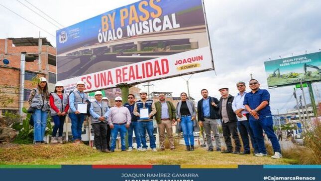La Municipalidad Provincial de Cajamarca, bajo el liderazgo del alcalde Joaquin Ramírez, ha entregado oficialmente el terreno para la construcción del esperado bypass en el óvalo musical. En este acto participó Cementos Pacasmayo, empresa a cargo del proyecto, Saceem como empresa ejecutora y el consorcio Perú, supervisora del proyecto.
💵💸Con una inversión de 48 millones de soles, esta obra será una realidad en 480 días. Gracias a la gestión del alcalde Joaquín Ramírez, este proyecto mejorará la transitabilidad vehicular y optimizará los tiempos de traslado, impactando positivamente en la calidad de vida de todos los cajamarquinos.
Con más obras #cajamarcarenace