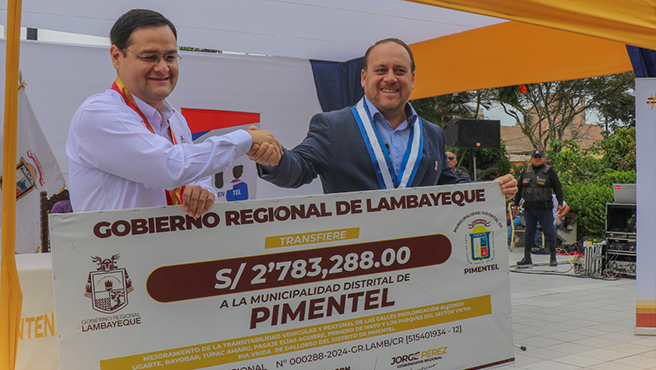 El Gobierno Regional hace entrega de dos cheques para Municipalidad Distrital de Pimentel casi 6 millones de soles.