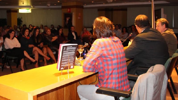 Foto referencial: presentación de libro