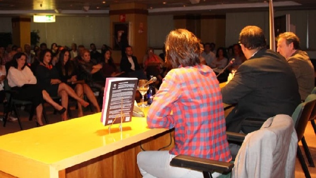 Foto referencial: presentación de libro