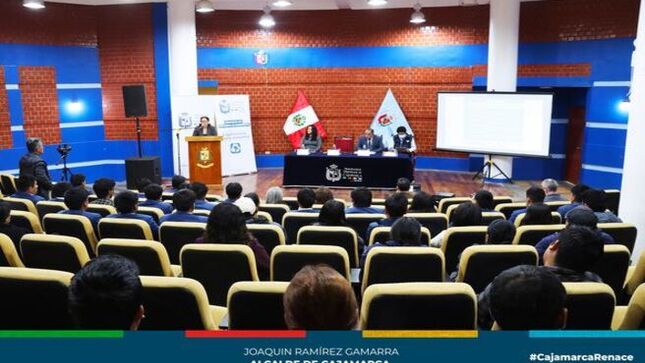 ✅La Gerencia de Desarrollo Ambiental de la Municipalidad Provincial de Cajamarca, en colaboración con el Grupo de Estudio Técnico Ambiental de la Calidad de Aire GESTA, organizó un ciclo de conferencias durante la Semana de la Calidad del Aire en el auditorio municipal Qhapaq Ñan. 
✔Las ponencias incluyeron temas como la problemática ambiental, pronósticos de incendios forestales y enfermedades relacionadas con la calidad del aire. El evento promovió la colaboración y educación sobre el cuidado del aire, contando con la participación de alumnos del Senati, promotores y educadores ambientales.