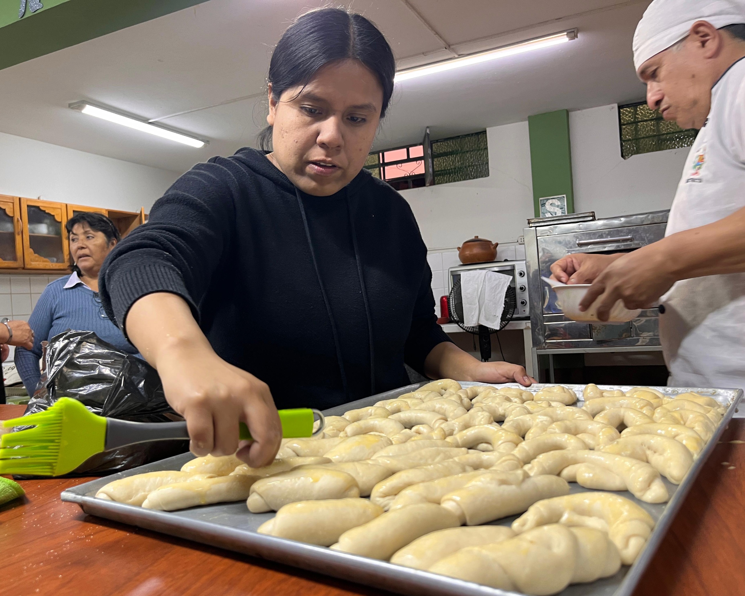 Gore capacita en repostería a madres de familia en Ascope
