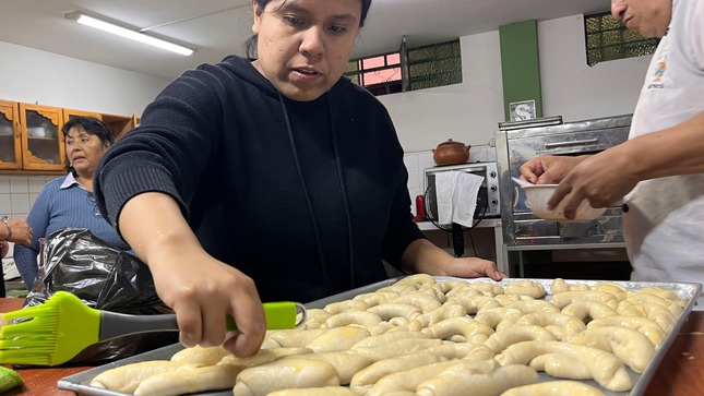 Gore capacita en repostería a madres de familia en Ascope