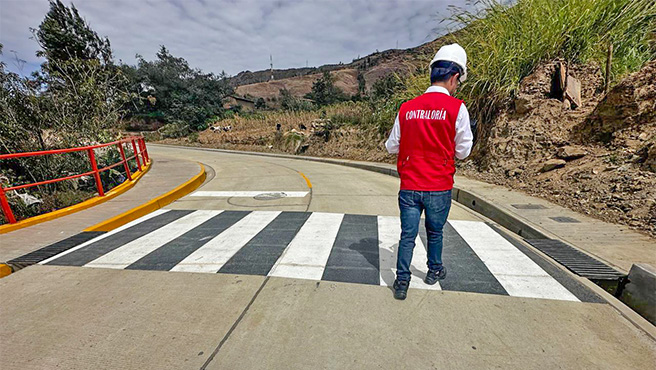 La Contraloría General halló irregularidades en el proceso de contratación para la ejecución del proyecto de pistas y veredas en la localidad de Acomayo-distrito de Chinchao. El comité de selección no admitió las ofertas de postores que cumplieron los requisitos, pero otorgó la buena pro a una empresa que presentó una mayor oferta económica, lo que generó un perjuicio de S/ 477 mil.