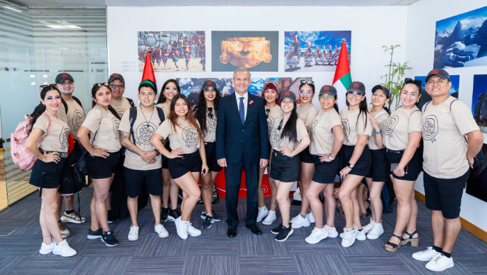 Artistas peruanos brillan en el “Around the World 2024 Festival” de Dubái
