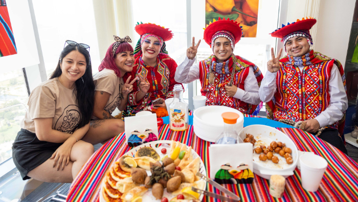 Artistas peruanos brillan en el “Around the World 2024 Festival” de Dubái