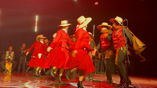 Danzas, música y colores del Perú se lucen en Polonia