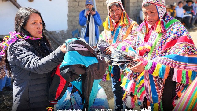 Archivo Imagen de la Entrega de Kits de Abrigo en la Comunidad de Umana para Ayudar a Soportar el Intenso Frio de Temporada
