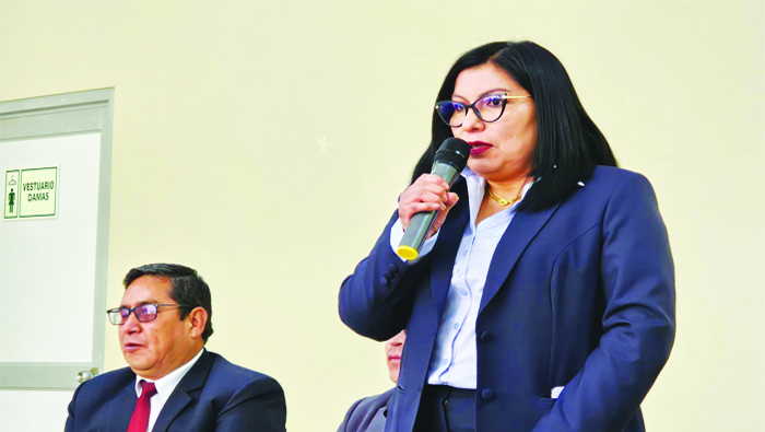 nueva Directora de la Red de Salud Angaraes, la obstetra Doris M. Quispe Valle