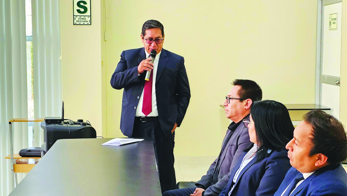 nueva Directora de la Red de Salud Angaraes, la obstetra Doris M. Quispe Valle