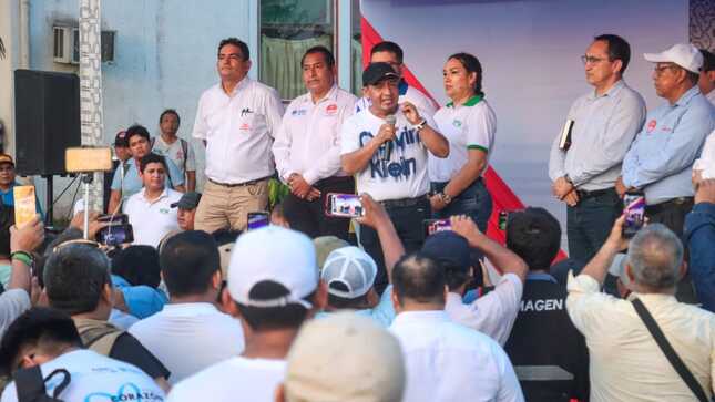 Gobernador Dr. René Chávez recepciona vehículos para mejorar la seguridad ciudadana en toda la región.