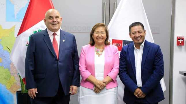 Gobernador Dr. René Chávez llega a acuerdos con ministra de Producción.