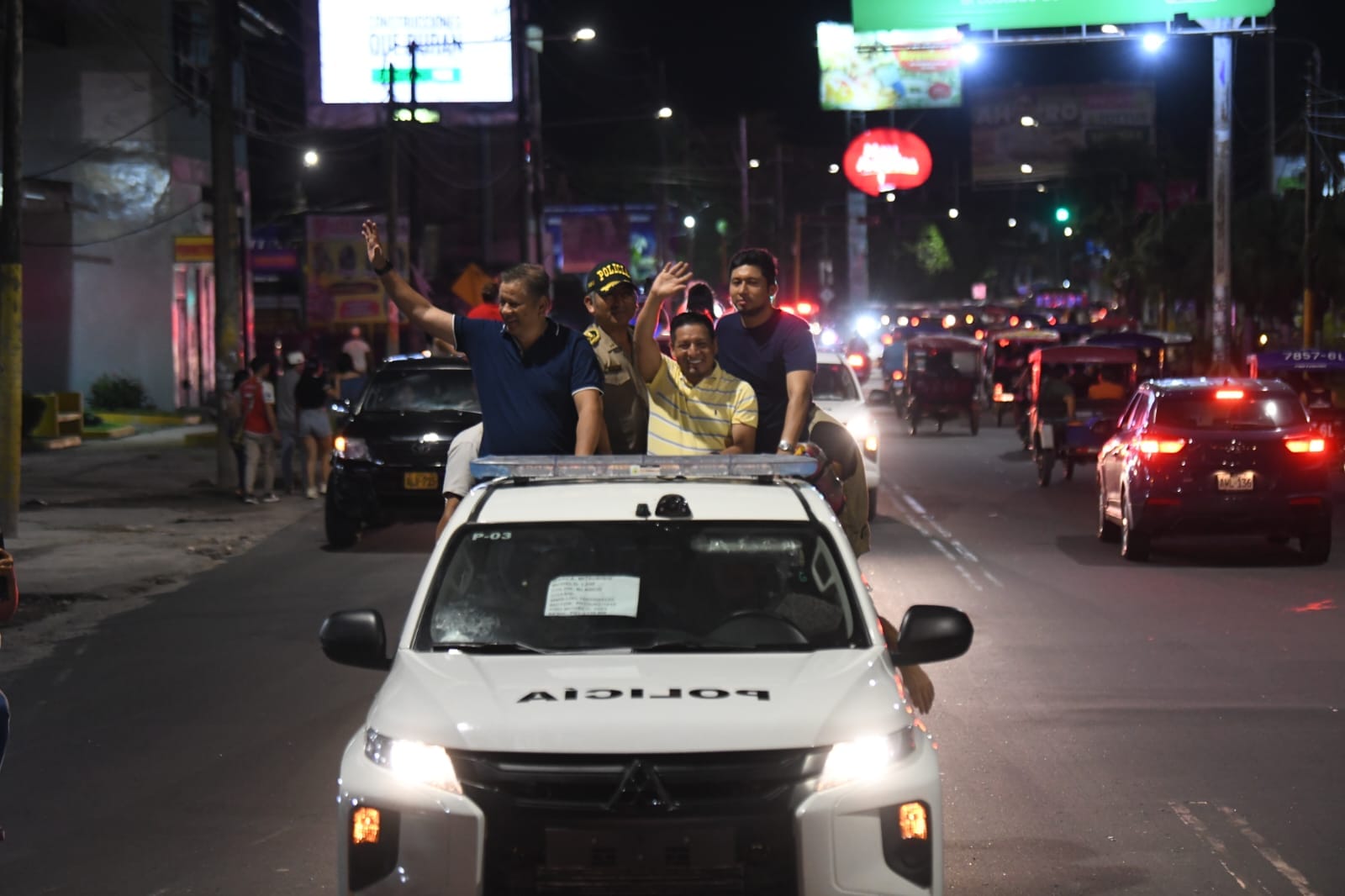 Gobernador Dr. René Chávez lidera caravana contra la inseguridad en Loreto.