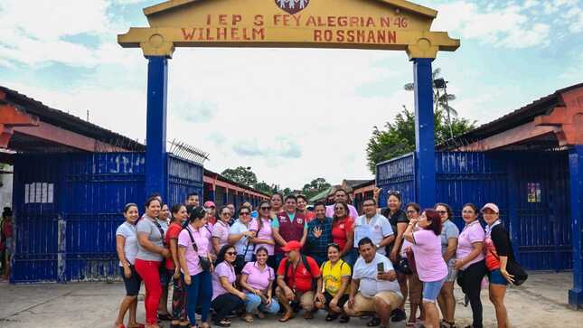 Comprometido con la educación de los loretanos, el gobernador regional, Dr. René Chávez Silvano, visitó el colegio Fe y Alegría 46 Wilhem Rossman