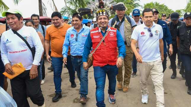 El gobernador regional de Loreto marcó un hito significativo en la mejora de la atención médica en la región con la ceremonia de colocación de la primera piedra