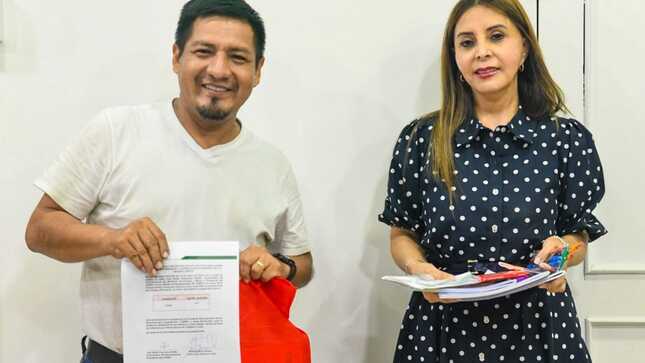 El Gobernador Regional Dr. René Chávez ha recibido 20,000 kits estudiantiles del Centro de Análisis y Revisión de Equipos y Cartografía (CAREC).