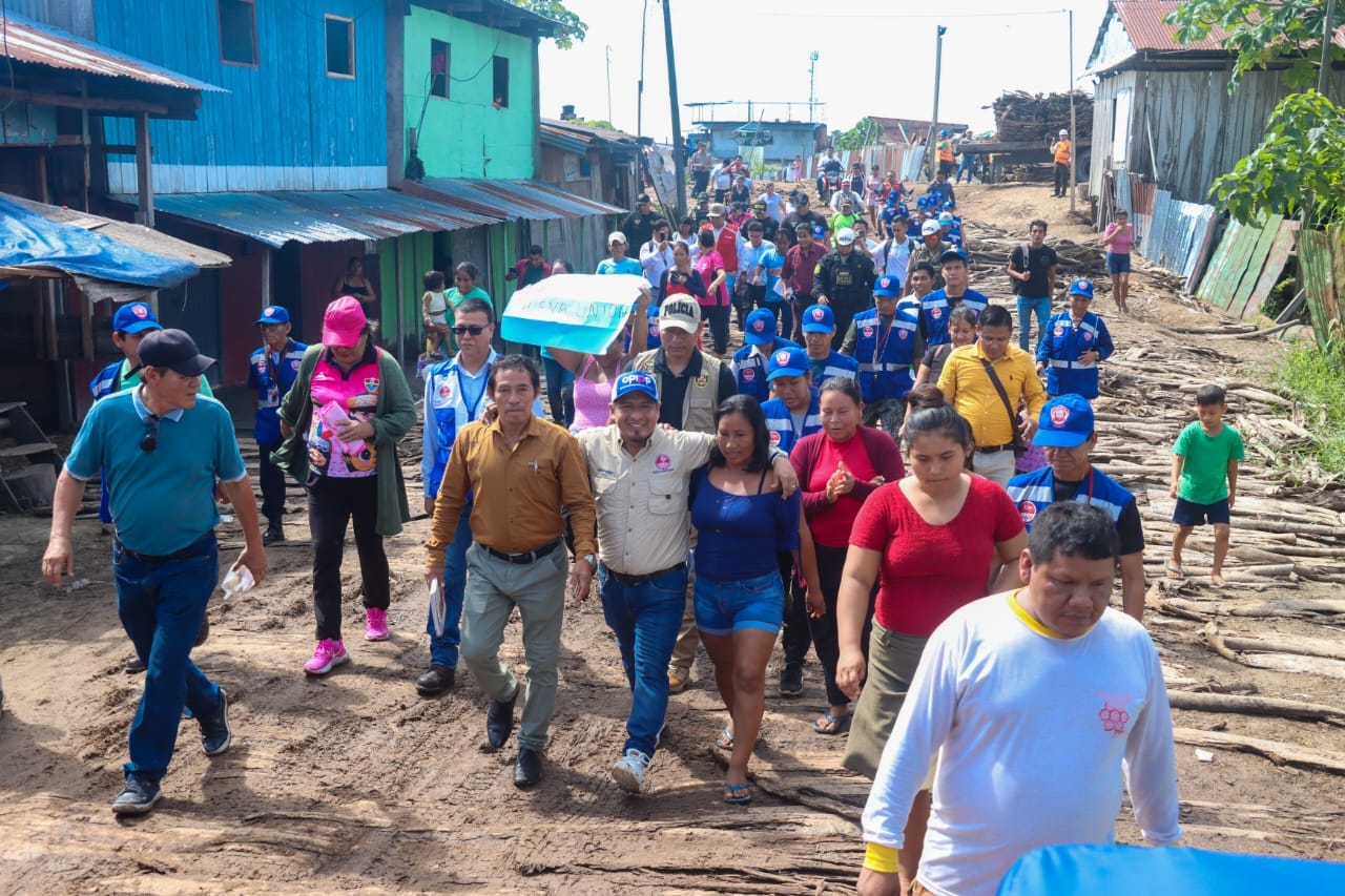El gobernador regional de Loreto, Dr. René Chávez Silvano, firme en su compromiso con el progreso educativo de la región
