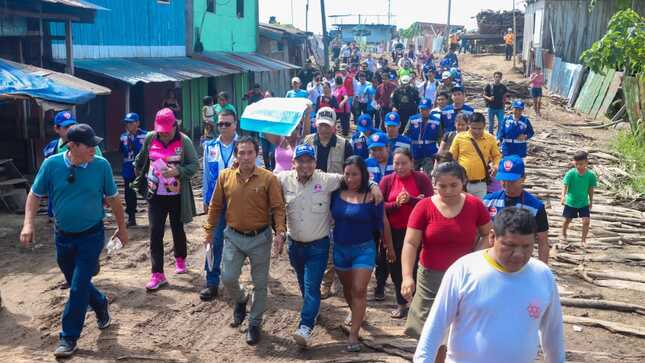 El gobernador regional de Loreto, Dr. René Chávez Silvano, firme en su compromiso con el progreso educativo de la región