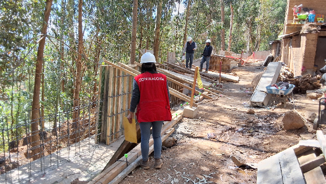 La Contraloría General recomendó a las autoridades del Gobierno Regional de Pasco adoptar las medidas necesarias para superar los riesgos advertidos en la obra de creación de pistas, veredas y escalinatas en el centro poblado de Huaylasjirca, del distrito de Yanahuanca, provincia Daniel Alcides Carrión.