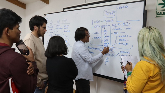 La Dirección Desconcentrada de Cultura de Cusco, presentará este sábado 10 de agosto a las 19:00 horas en el auditorio de la Casa del Inca Garcilaso de la Vega, la proyección de cinco cortometrajes realizados como resultado del taller en producción audiovisual en el Programa de Capacitación en Cinematografía.