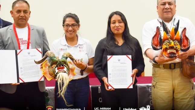 Archivo Imagen del Reconocimiento a los Artistas Mascareros en Paucartambo