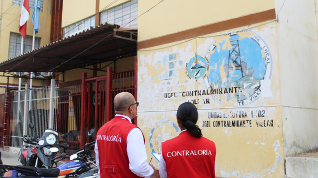 La Contraloría General detectó que las papeletas de los trabajadores de la Unidad de Gestión Educativa (UGEL) de Contralmirante Villar no tienen el rubro “horario” que registre la hora de salida y retorno a la entidad, lo que evidencia la falta de control del tiempo que tardan cuando salen de comisión de servicios, situación que afecta el cumplimiento de sus labores, la atención a los usuarios, la constatación de su regreso o no y la justificación de la salida. Este hecho limita la apertura del procedimiento administrativo disciplinario por inasistencia injustificada al abandonar su puesto.