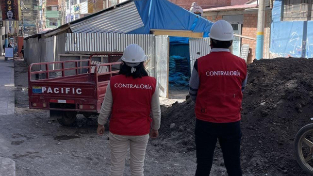  La Contraloría General identificó deficiencias en la ejecución de la obra de mejoramiento del servicio de movilidad urbana en los jirones Jauregui, Unión y San Román de Juliaca. A pesar de una inversión de cerca de 5 millones de soles, esta obra, que buscaba mejorar la movilidad urbana, presenta retrasos, problemas de calidad y posibles riesgos para la seguridad de los trabajadores y la población.