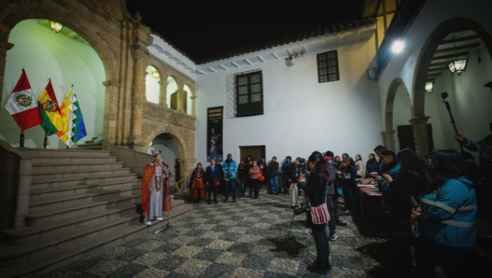 Exposición “Shipibo Konibo” resalta arte kené y la cultura peruana en Bolivia