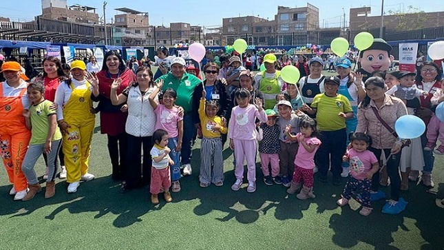Cuna Más cientos de familias con niños menores de 36 meses de edad se beneficiaron con servicios en Campaña Wawakuna en La Libertad