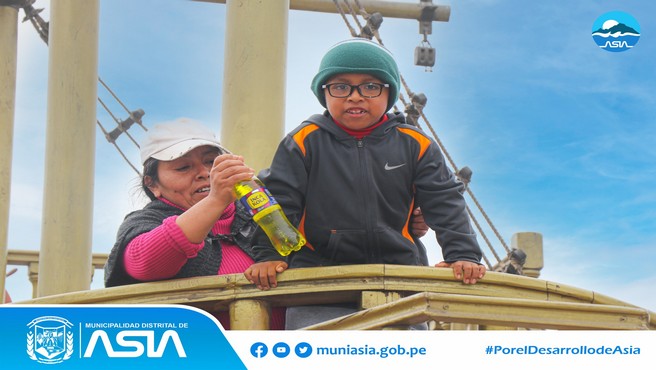 Los integrantes de la Oficina Municipal de Atención a las Personas con Discapacidad (OMAPED), disfrutaron de un inolvidable paseo al parque de las leyendas – sede Huachipa, gracias a la gestión de nuestro alcalde Isaias Alcántara.
En la actividad participaron más de 12 niños que fueron acompañados de sus padres y del personal municipal, que organizaron diferentes actividades recreativas con el fin de promover la integración y sano esparcimiento entre todos los niños participantes