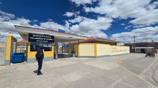 La Contraloría General reveló irregularidades en el proceso de adquisición de oxígeno medicinal para el Hospital San Martín de Porres en Macusani, Carabaya, durante el año 2019.
En el Informe de Auditoría de Cumplimiento N°061-2024-2-5350, se señaló que la Red de Salud Carabaya adjudicó de manera irregular un contrato por S/ 495 420.00 a una empresa, a pesar de que las bases del procedimiento de selección de contratación directa eran imprecisas y se permitieron modificaciones a la oferta para el perfeccionamiento del contrato.