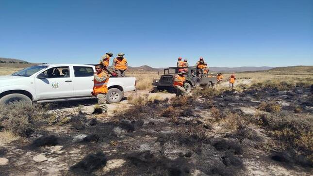 Ejército desplegó su personal y logística para combatir incendio forestal en Arequipa
