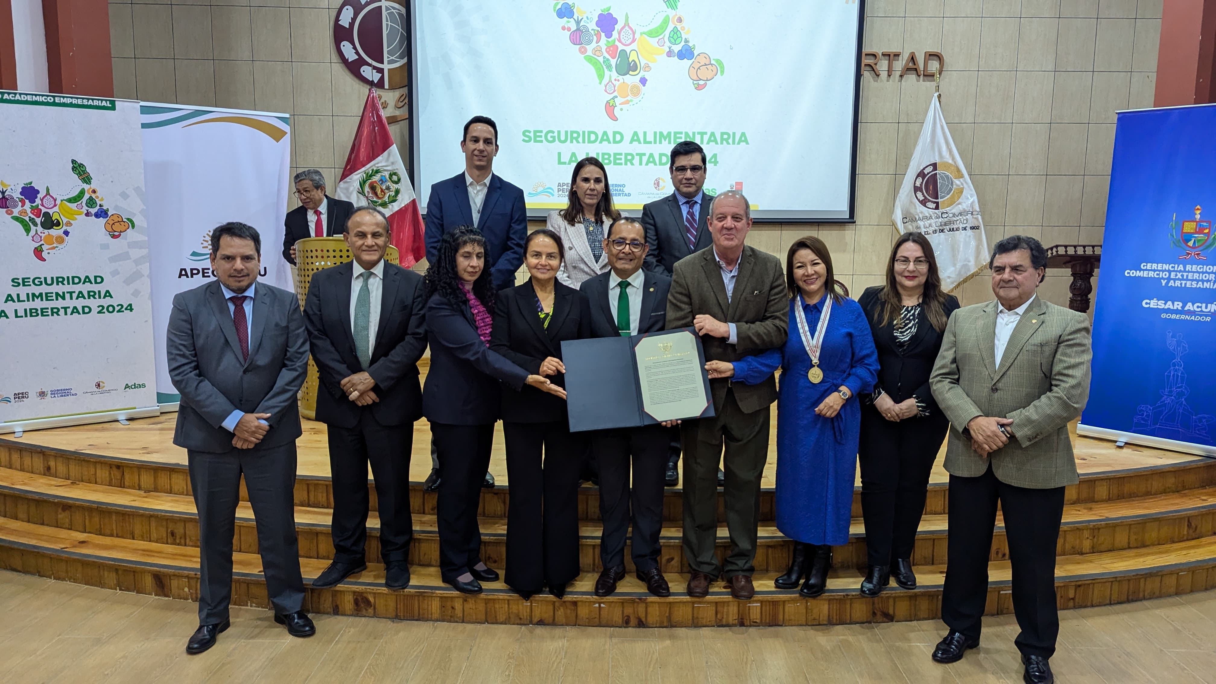 Firman declaratoria de La Libertad en el Foro Académico Empresarial de Seguridad Alimentaria 2024