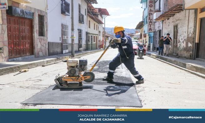 π¨ ContinΓΊan los trabajos de mejoramiento de calles en el centro histΓ³rico de la ciudad. En esta oportunidad, se realizΓ³ el parchado de la cuadra 07 del Jr. 5 Esquinas, con el objetivo de mejorar la transitabilidad en la zona.